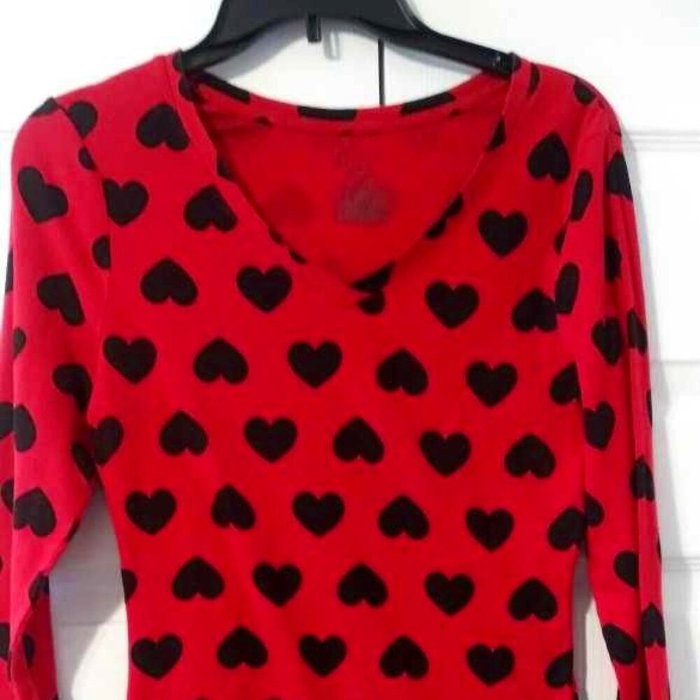 No Boundaries shirt Red color with black hearts
